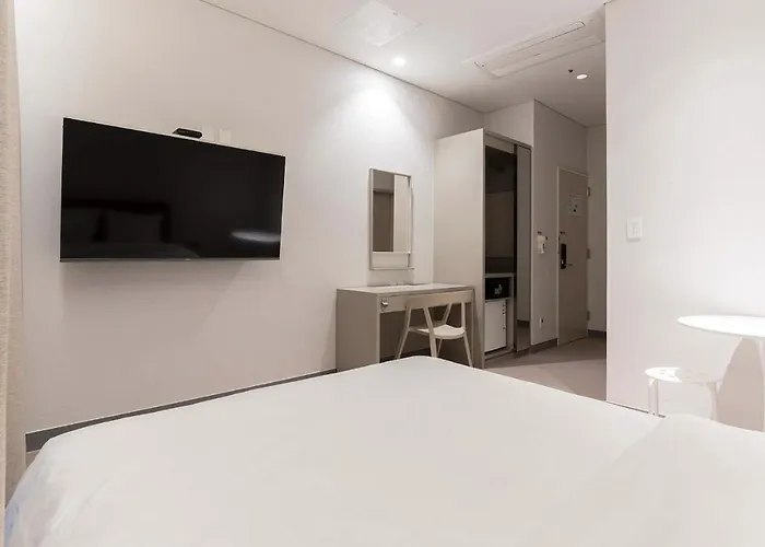 H Avenue Idae Shinchon 3*