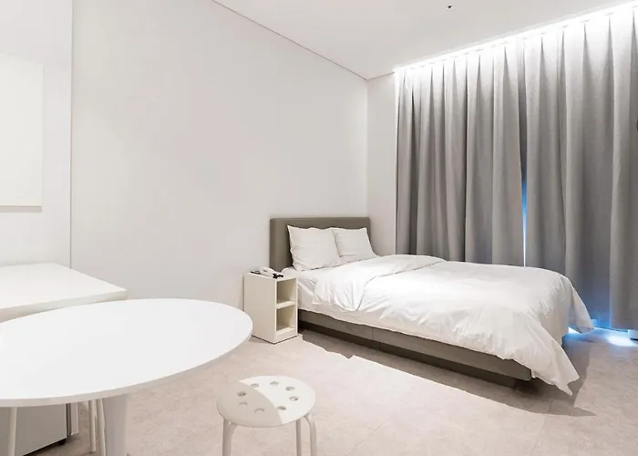 Hotel H Avenue Idae Shinchon
