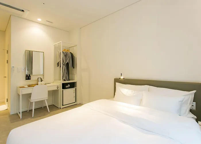 Hotel H Avenue Idae Shinchon 3*
