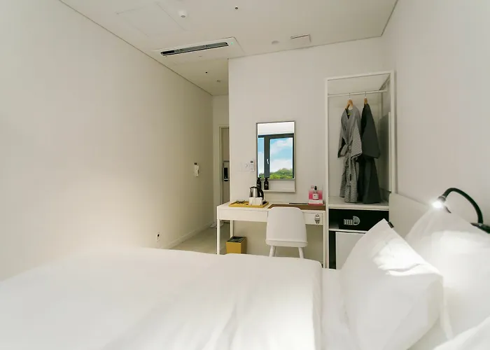 Hotel H Avenue Idae Shinchon 3*